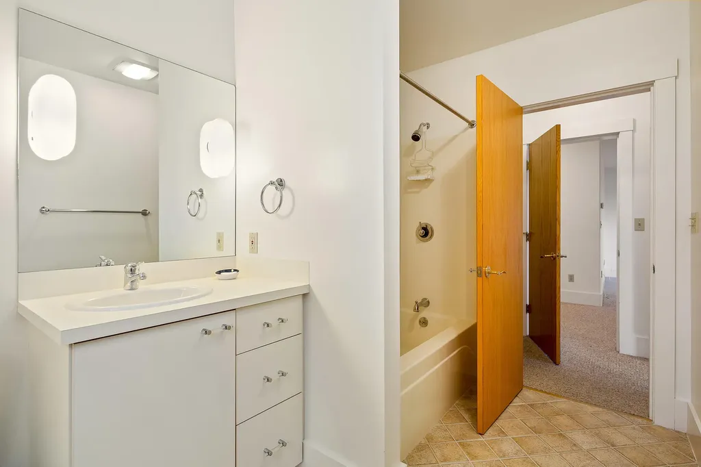 18 Eastward Rockport ME 04856
