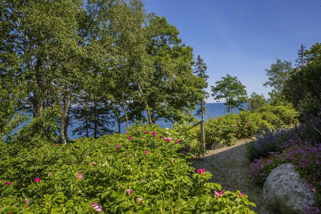 18 Eastward Rockport ME 04856