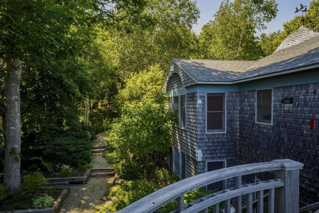 18 Eastward Rockport ME 04856