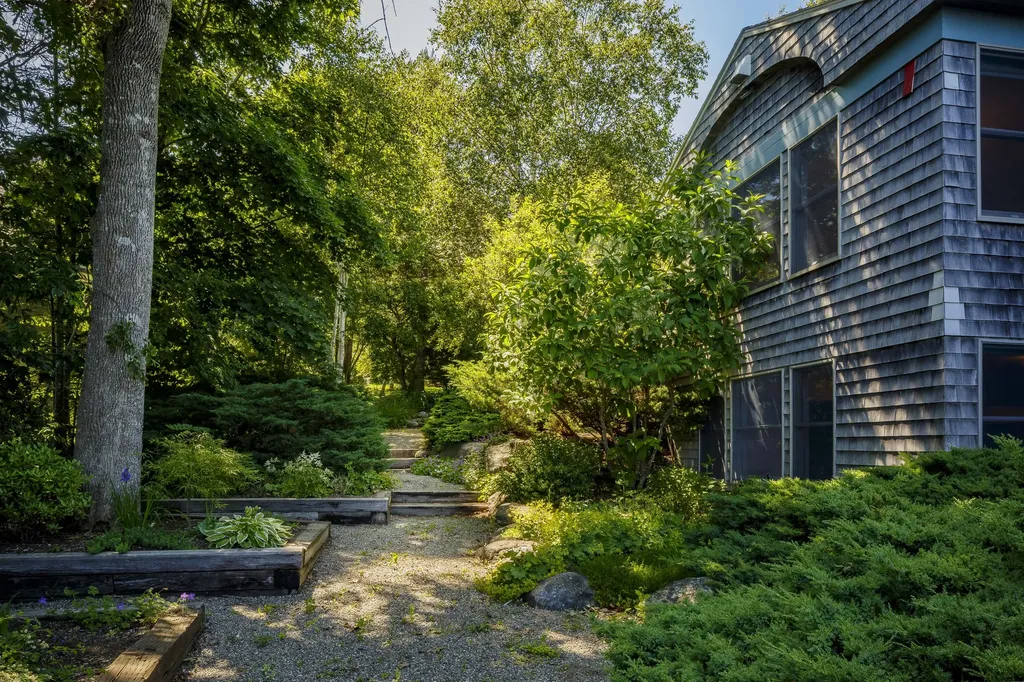 18 Eastward Rockport ME 04856