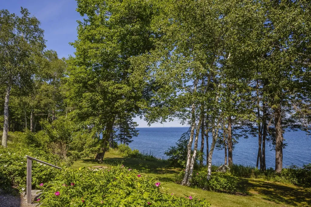 18 Eastward Rockport ME 04856