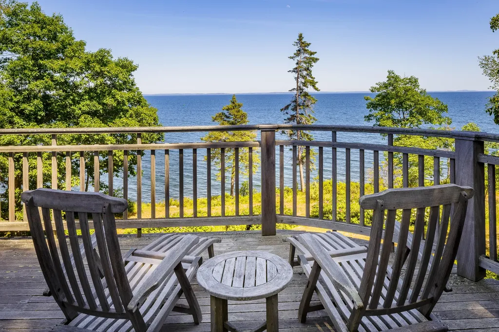 18 Eastward Rockport ME 04856