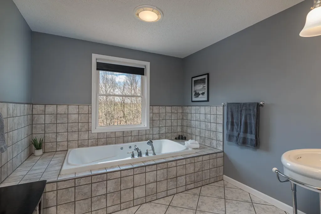 39 Rolling Knoll Drive Leeds ME 04263