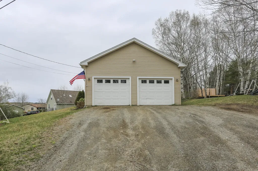 10 Sunset Street Thomaston ME 04861