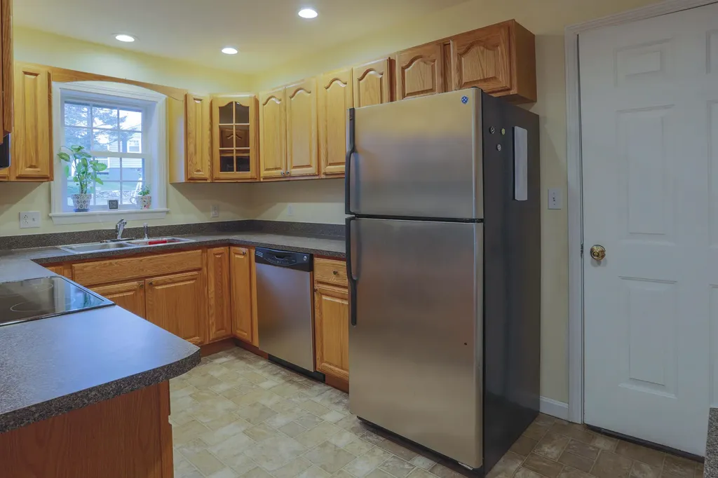 10 Sunset Street Thomaston ME 04861