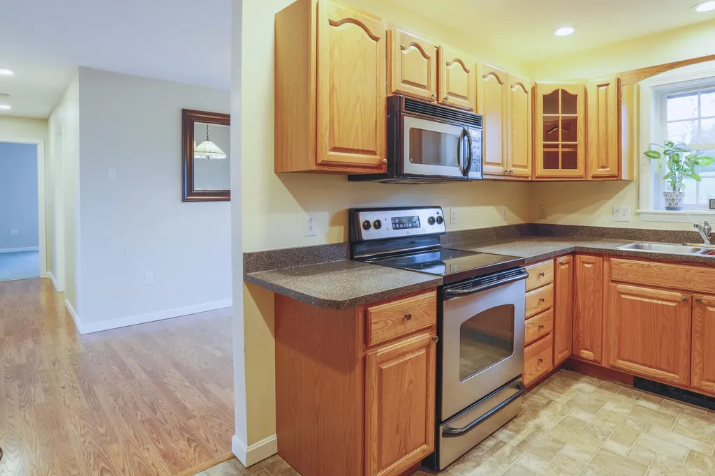 10 Sunset Street Thomaston ME 04861