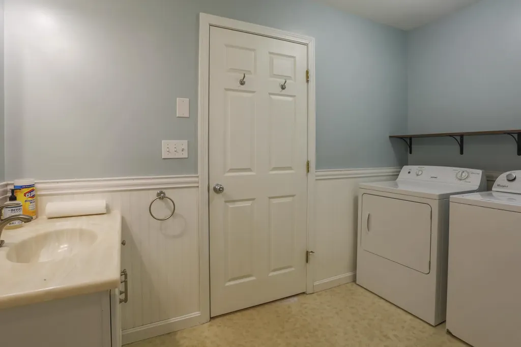 10 Sunset Street Thomaston ME 04861