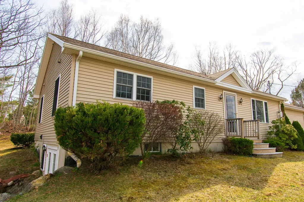 10 Sunset Street Thomaston ME 04861