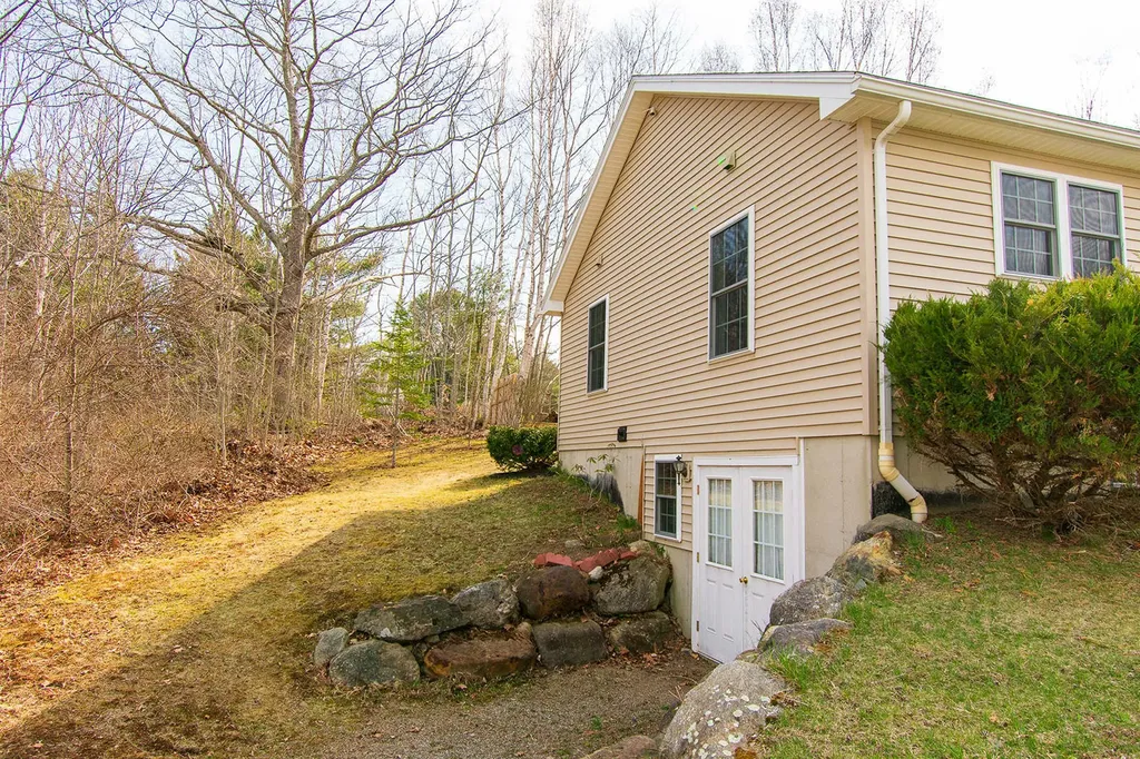 10 Sunset Street Thomaston ME 04861