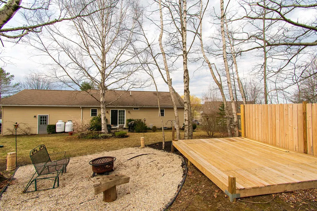 10 Sunset Street Thomaston ME 04861