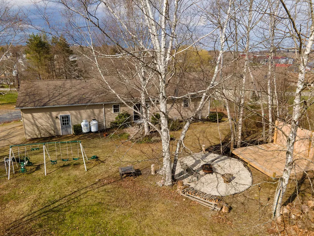 10 Sunset Street Thomaston ME 04861