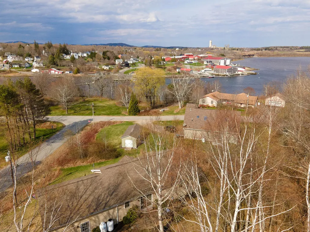 10 Sunset Street Thomaston ME 04861