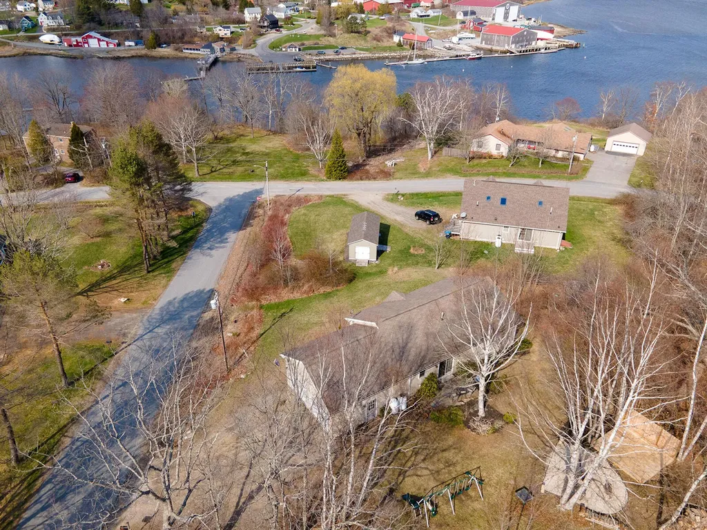 10 Sunset Street Thomaston ME 04861