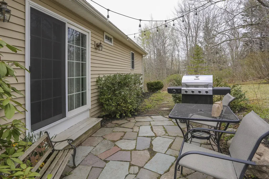 10 Sunset Street Thomaston ME 04861