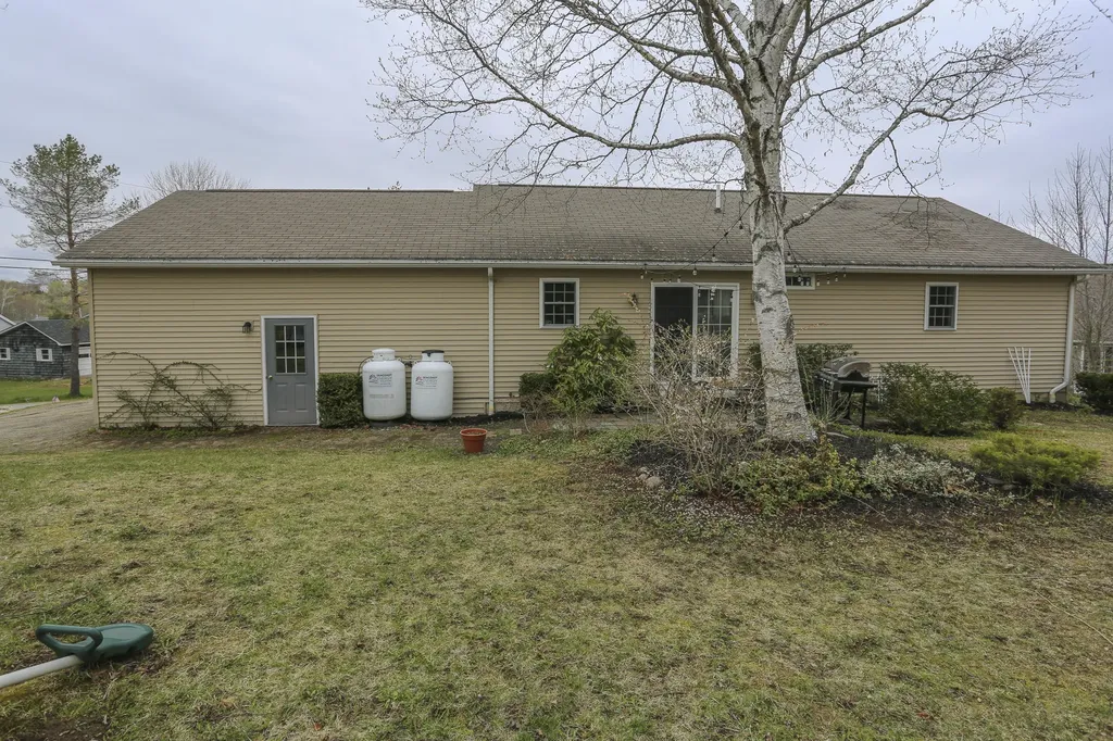 10 Sunset Street Thomaston ME 04861