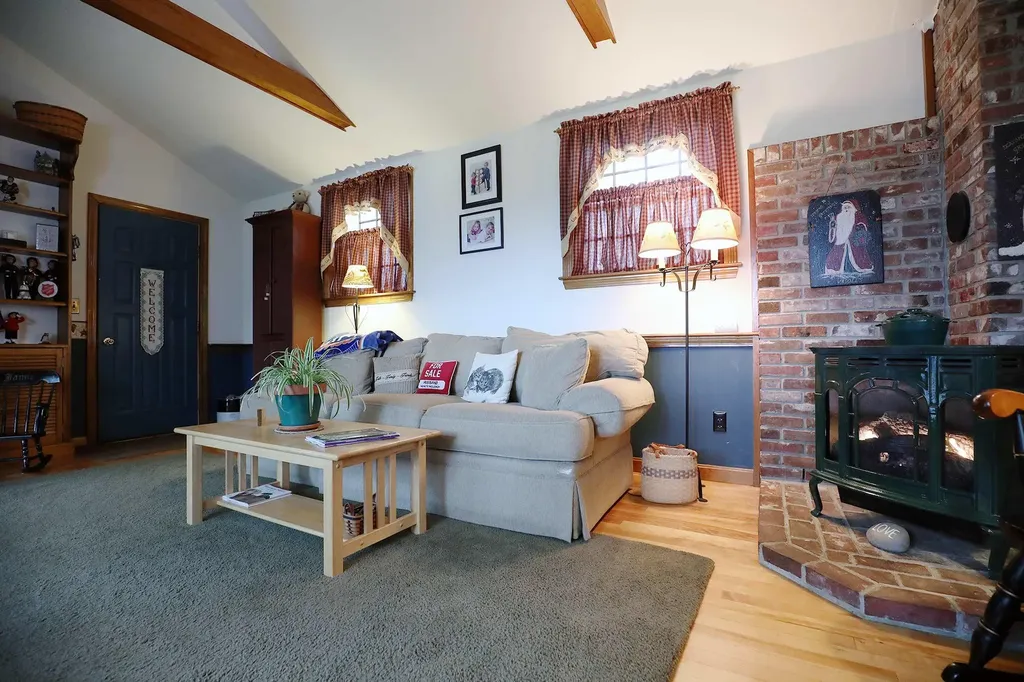 14 Williams Lane Gardiner ME 04345