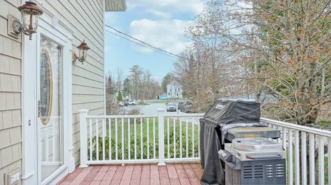 13 Bay Village Road Naples ME 04055