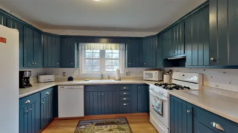 13 Bay Village Road Naples ME 04055