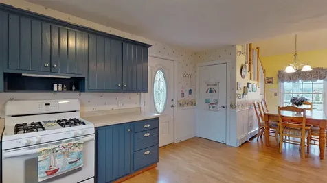 13 Bay Village Road Naples ME 04055