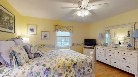 13 Bay Village Road Naples ME 04055