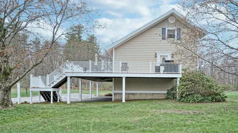 13 Bay Village Road Naples ME 04055