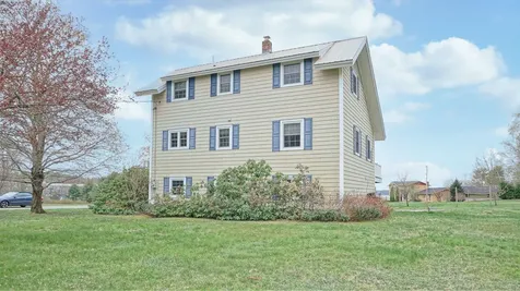 13 Bay Village Road Naples ME 04055