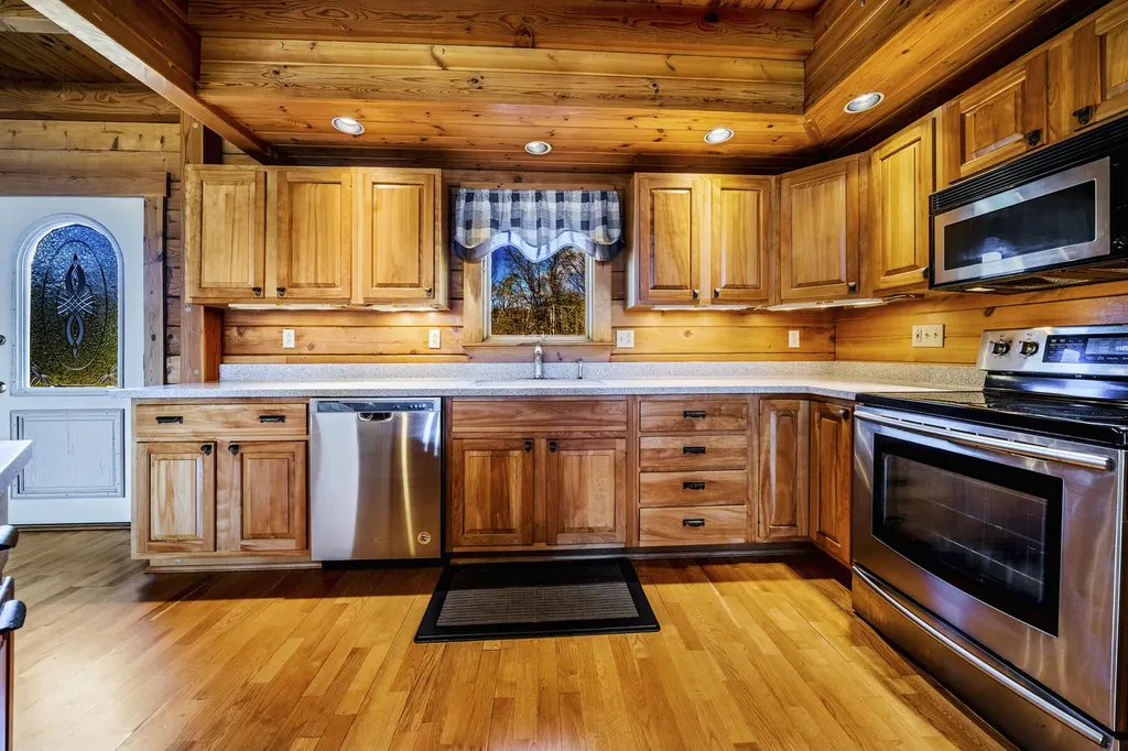 39 Windy Hollow Lane Bowdoinham ME 04008