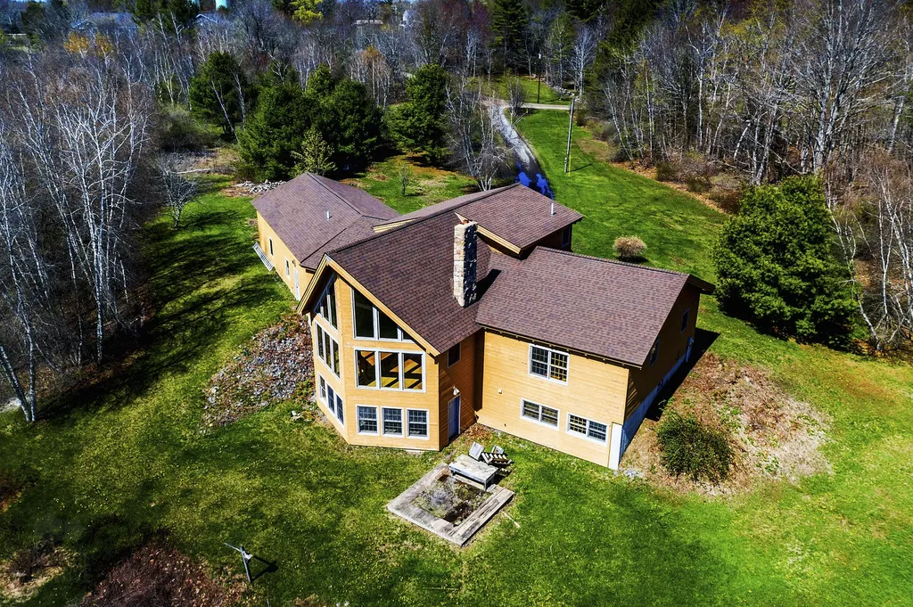 39 Windy Hollow Lane Bowdoinham ME 04008