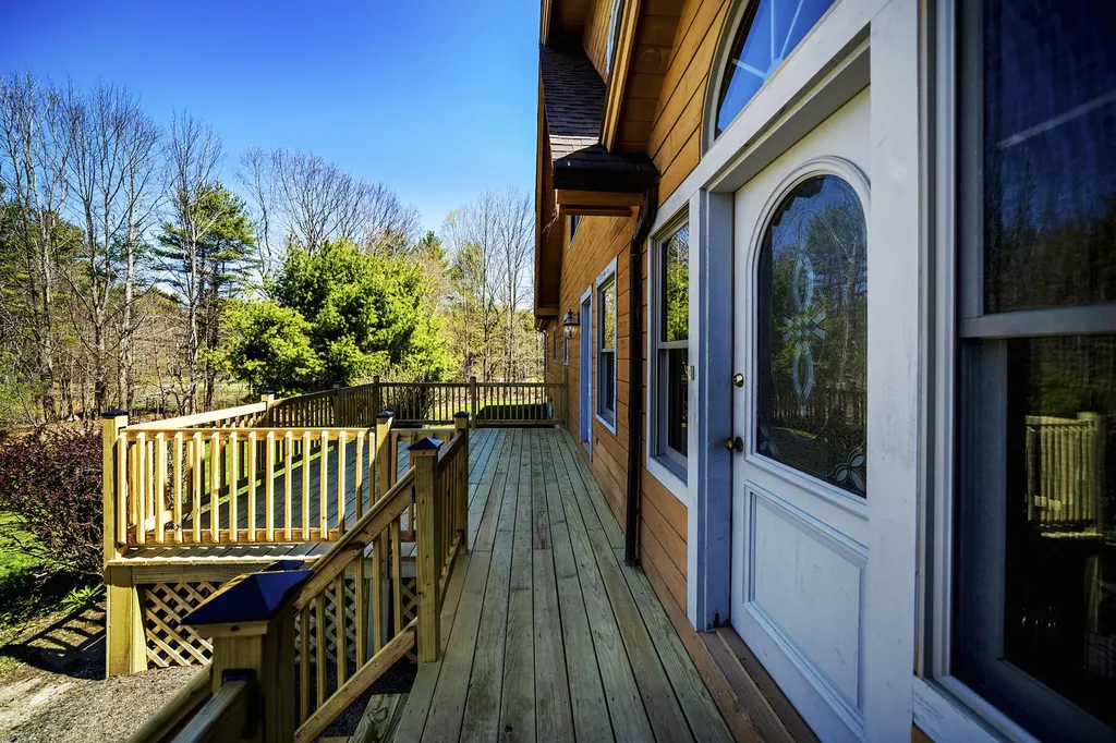 39 Windy Hollow Lane Bowdoinham ME 04008