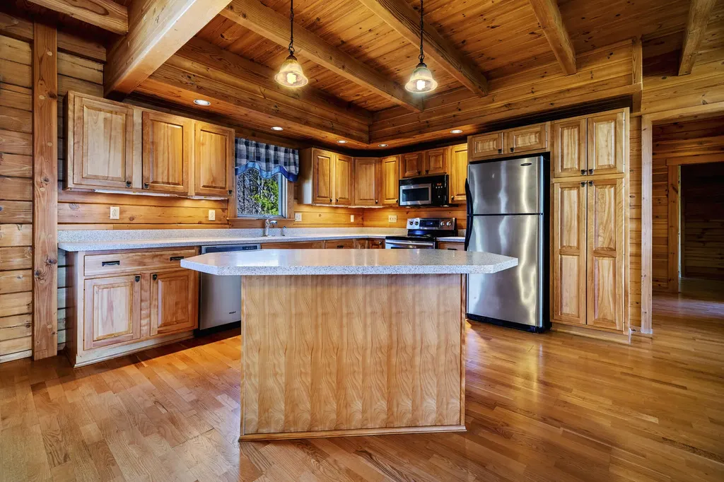 39 Windy Hollow Lane Bowdoinham ME 04008
