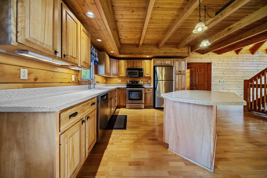 39 Windy Hollow Lane Bowdoinham ME 04008