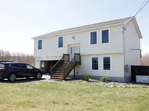 42 Wellesley Way Bangor ME 04401