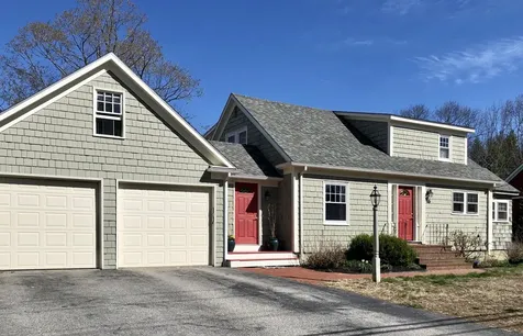 16 Allen Avenue Extension Falmouth ME 04105