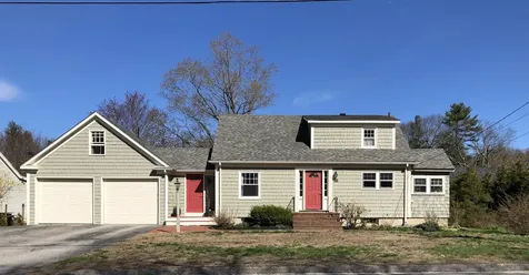 16 Allen Avenue Extension Falmouth ME 04105