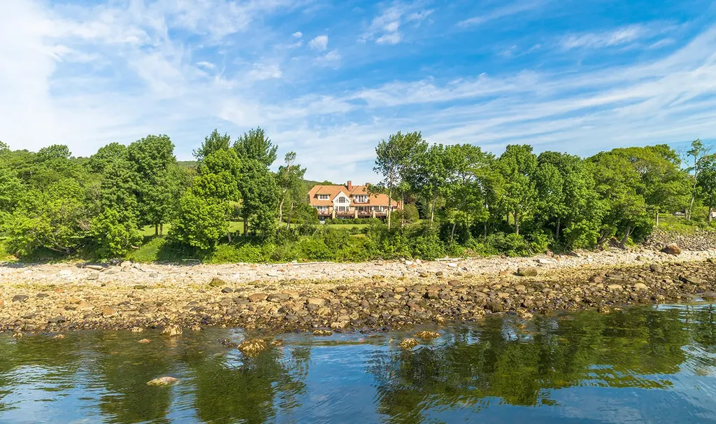 27 Waters Edge Drive Lincolnville ME 04849