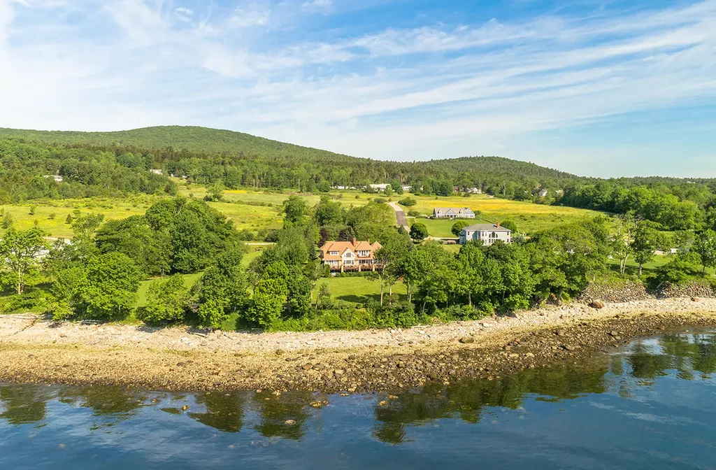 27 Waters Edge Drive Lincolnville ME 04849