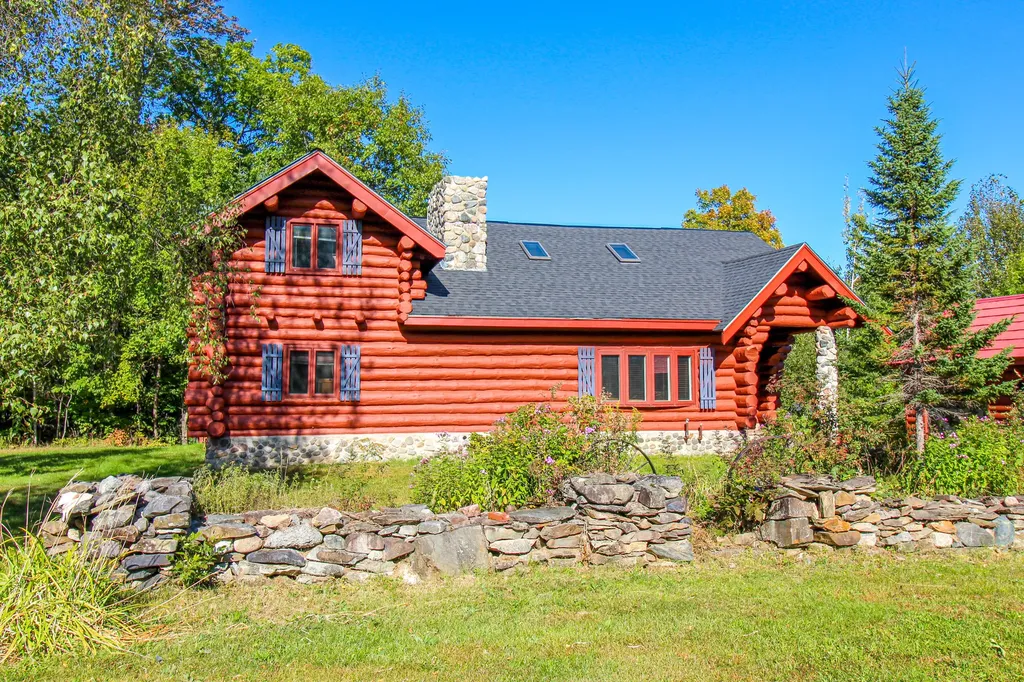 21 Island Avenue Medway ME 04460