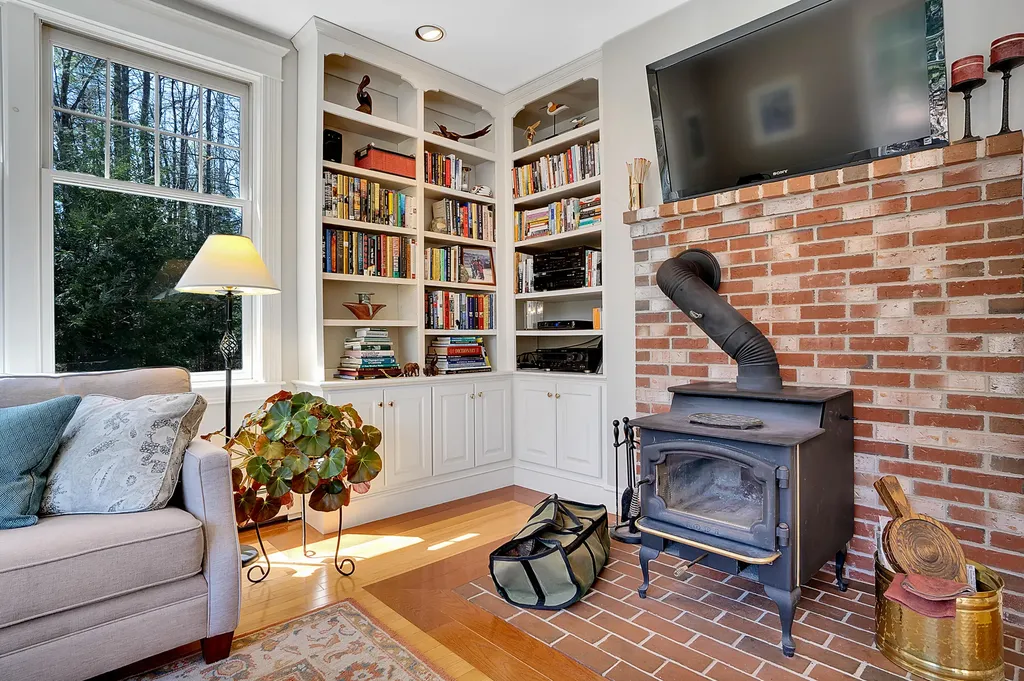 16 Chandler Drive Falmouth ME 04105