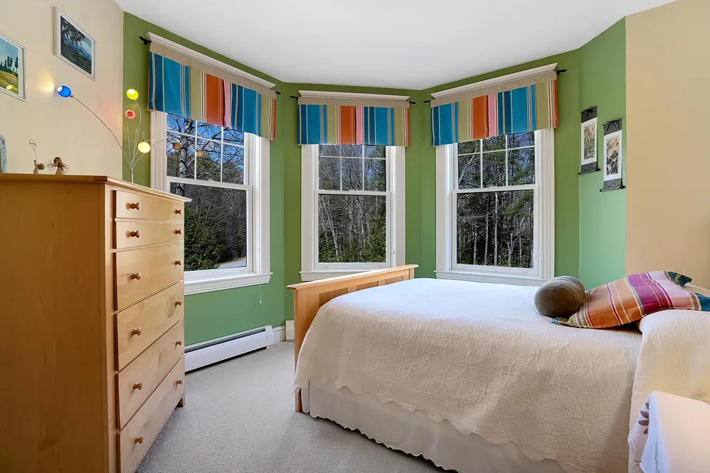 16 Chandler Drive Falmouth ME 04105