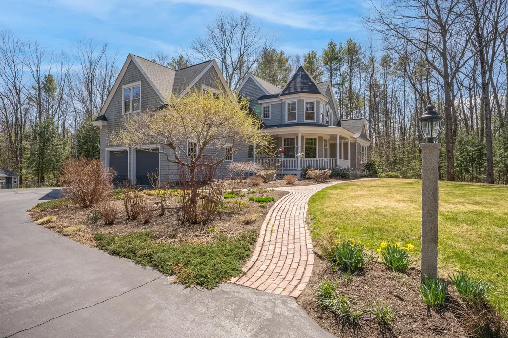 16 Chandler Drive Falmouth ME 04105