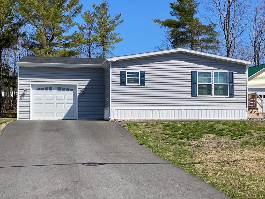 8 E Street Bangor ME 04401