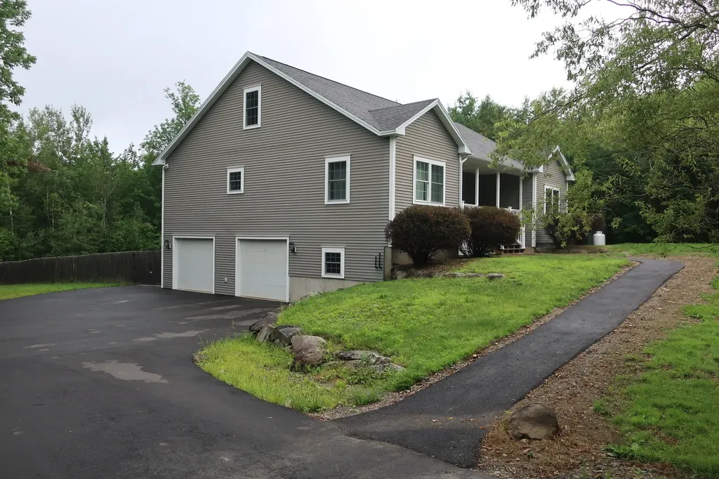 81 Fowler Road Hampden ME 04444