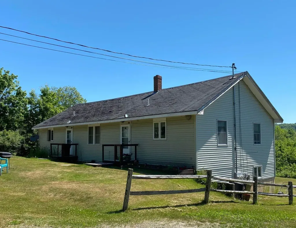 16 Bremen Road Waldoboro ME 04572