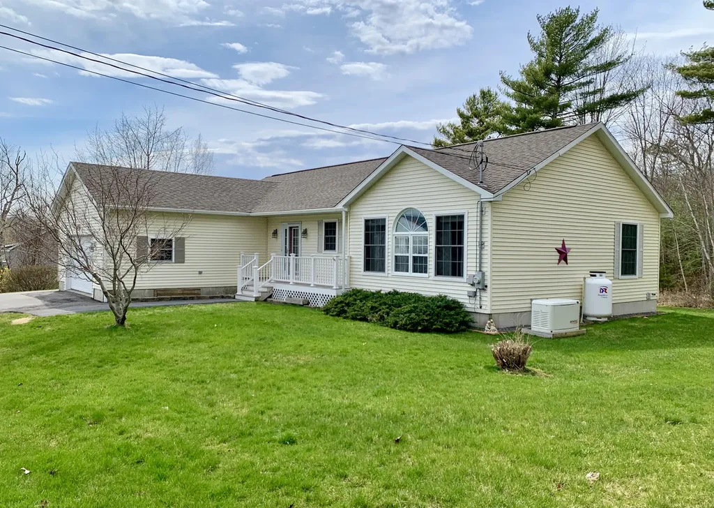 32 Forest Hill Bucksport ME 04416