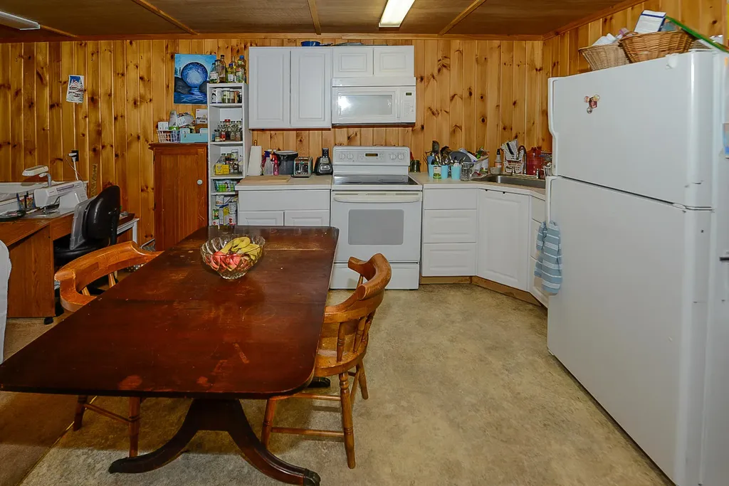 960 Roosevelt Trail Naples ME 04055