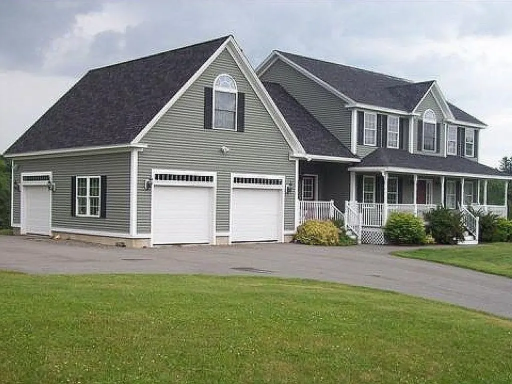 18 Elm Street E Hampden ME 04444