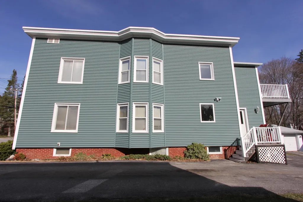 107 Lake Street Auburn ME 04210