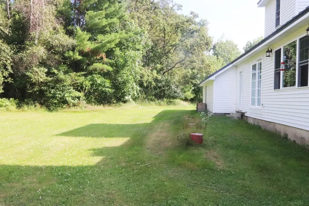 738 Levenseller Road Holden ME 04429