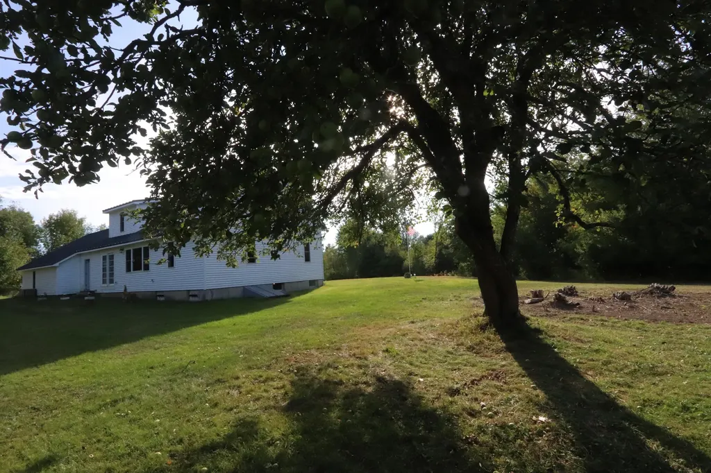 738 Levenseller Road Holden ME 04429