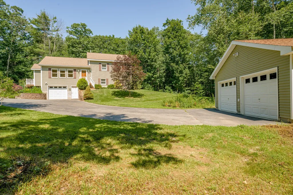 52 Spear Drive Bowdoinham ME 04008